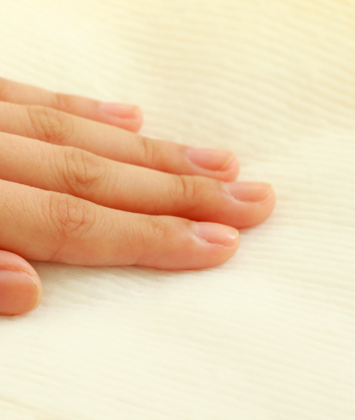 Bỉm Moony size L với chất liệu bề mặt &ecirc;m mềm tho&aacute;ng kh&iacute; 